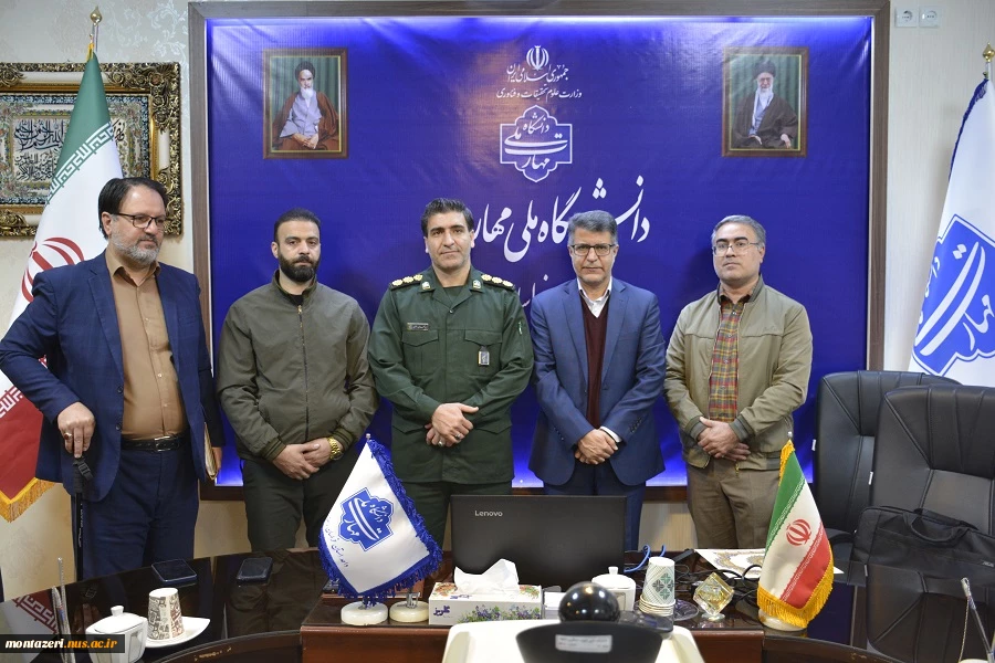 دیدار دکتر احمدی با فرمانده حوزه بسیج کارمندان کل شهید رجایی 3