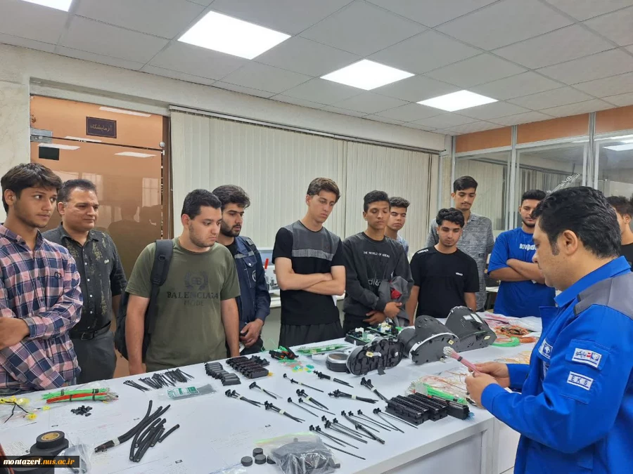 بازدید دانشجویان رشته مکانیک خودرو از شرکت الکتریک خودرو شرق 3