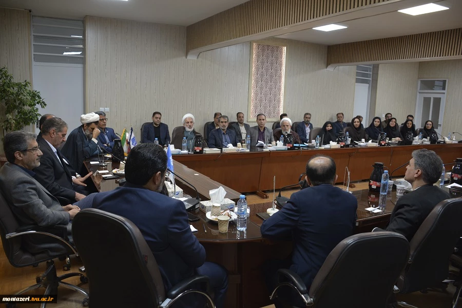 همزمان با سومین همایش ملی مهارت افزایی، هدایت شغلی و صلاحیت حرفه ای در آموزش عالی کشور برگزار شد:

جلسه هم‌اندیشی همکاران دانشگاه ملی مهارت خراسان رضوی با هیئت‌رئیسه دانشگاه 2