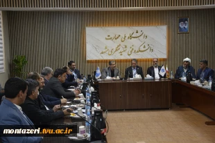 همزمان با سومین همایش ملی مهارت افزایی، هدایت شغلی و صلاحیت حرفه ای در آموزش عالی کشور برگزار شد:

جلسه هم‌اندیشی همکاران دانشگاه ملی مهارت خراسان رضوی با هیئت‌رئیسه دانشگاه 4