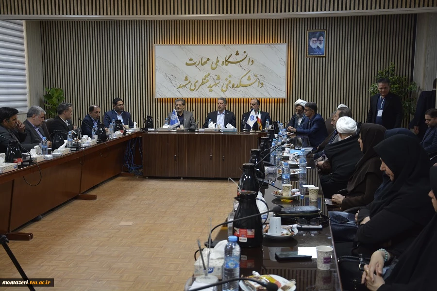 همزمان با سومین همایش ملی مهارت افزایی، هدایت شغلی و صلاحیت حرفه ای در آموزش عالی کشور برگزار شد:

جلسه هم‌اندیشی همکاران دانشگاه ملی مهارت خراسان رضوی با هیئت‌رئیسه دانشگاه 5