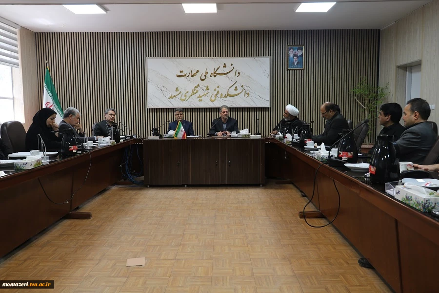 رئیس دانشگاه ملی مهارت بر استفاده حداکثری از ظرفیت دانشگاه برای میزبانی شایسته از زائران مراسم تشییع آقای شهید ایران تاکید کرد. 7