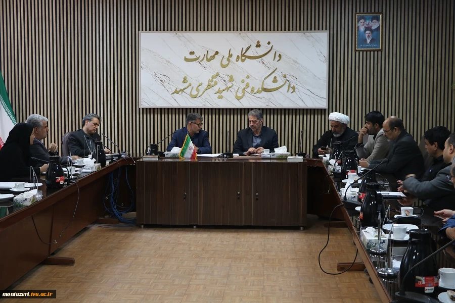 رئیس دانشگاه ملی مهارت بر استفاده حداکثری از ظرفیت دانشگاه برای میزبانی شایسته از زائران مراسم تشییع آقای شهید ایران تاکید کرد. 9