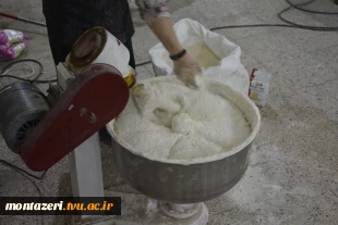 پخت روزانه ۵ هزار قرص نان برای پذیرایی از میهمانان مراسم تشییع رهبر شهید در دانشکده شهید منتظری 7