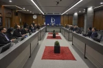 حضور دکتر سعید احمدی در کنار مقام عالی وزارت در جلسه کمیته دانشگاهیان ستاد برگزاری مراسم وداع، تشییع و تدفین آقای شهید ایران 9