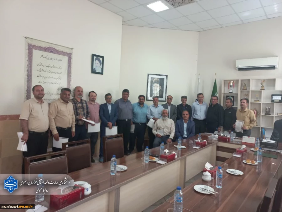 گرامیداشت روز کارمند با حضور رئیس دانشگاه ملی مهارت خراسان رضوی در ساختمان ثامن الحجج(ع) 3