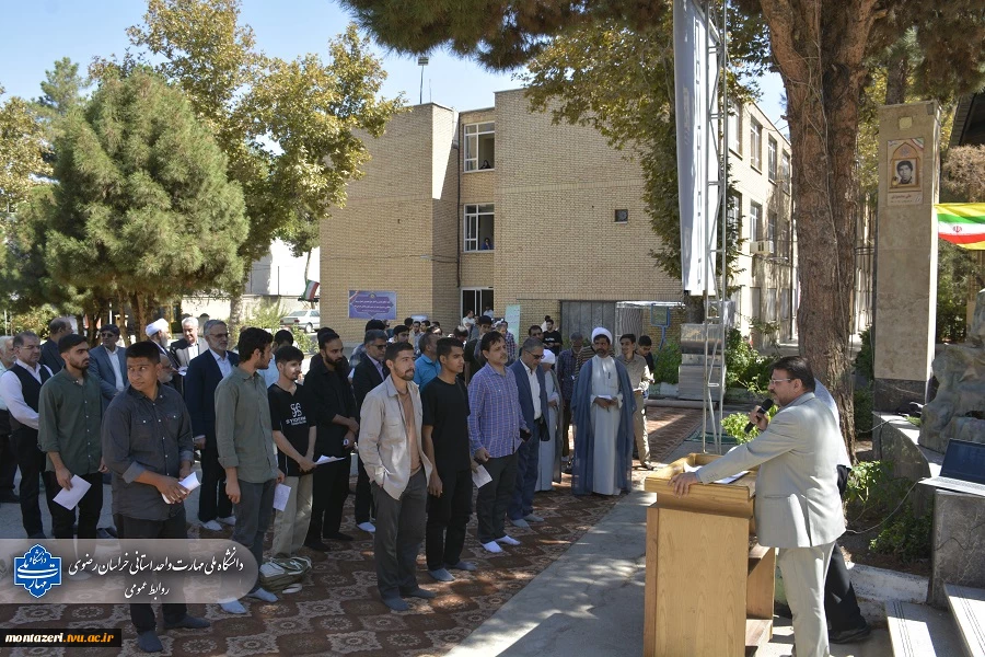 اهتزاز پرچم جمهوری اسلامی ایران همزمان با آغاز سال تحصیلی در دانشکده شهید منتظری مشهد 6